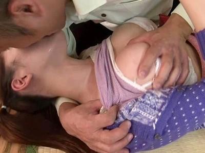 再婚した嫁の連れ子を鬼畜凌辱レイプ！ねちっこい接吻と執拗なクンニで絶頂アクメ！汚いチ●ポでイラマチオ強姦される美少女！