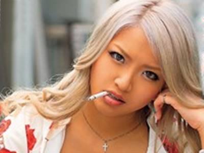 イケイケの黒ギャルビッチがチ〇ポ挿入に悲鳴をあげながら大量潮吹きアクメ！！感じすぎて涙目になるギャップ萌え美少女！
