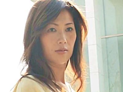 《人妻熟女ドラマ》再婚相手の息子がイケメンなことに血が騒ぐ義母と義姉！親子でチ●ポを奪い合うドロ沼近親相姦に…！