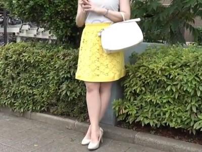 《四十路・熟女》初体験で潮吹きするほど性欲が強いおばさん！若い男を連れ込み玄関でチ〇ポを襲う性獣モンスター級の素人！