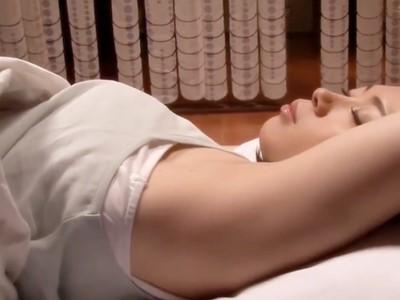 腋がエロい娘の家庭教師を夜這いレイプ！たくましい父親に犯されながら女の顔になる美人お姉さんが声我慢SEX！【杏子ゆう】