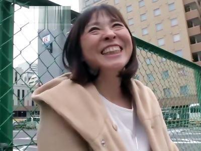 ■五十路/素人熟女『中でイキたいです♡』還暦近い５７才淫乱ババアが死ぬ前に膣内絶頂を経験したくて中出しセックスAV出演！