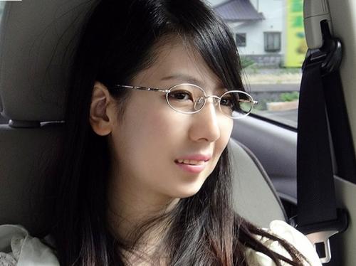 【人妻】黒髪メガネの清楚系美人奥さんが不倫旅行で寝取られ！！一緒にお風呂に入った男が色気ムンムンのスレンダーボディに発情