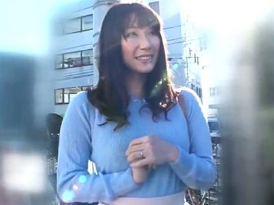 【人妻ナンパ】街で拾った美人奥さんに中出しピストン！まだ絶頂を知らない無垢な熟女をイカせる種付け浮気セックス♡♡