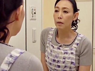 五十路の家政婦おばさん！年齢のせいで補正下着を身に着けた美魔女クラスの熟女人妻とラッキーな肉体関係に！【烏丸まどか】