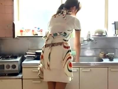 《ながえスタイル》すぐスケベな事を想像してしまう人妻主婦！！夫の前で男たちにエロく犯される痴女妄想熟女の官能ドラマ