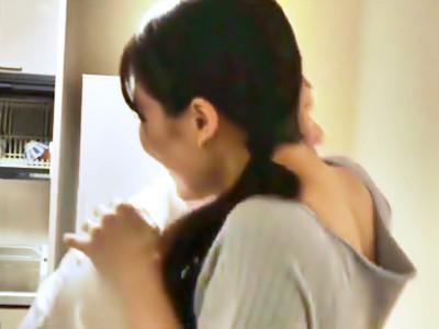 『奥さん…やろうよ、俺と』清楚で真面目な熟女人妻が夫の友人に口説かれNTRレイプでイかされる！【南真悠/ながえスタイル】