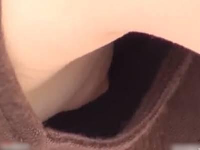 《素人盗撮》野外・街撮り おっぱいどころか乳首までポロリしてしまったお姉さんたちのお宝ハプニング胸チラ映像集！