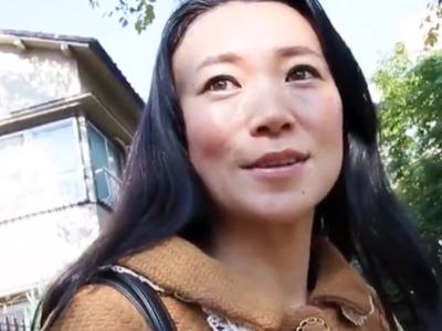 《人妻》旦那に冷めちゃって…。憂いを帯びた巨乳のパート主婦！ラブホに連れ込み肉体関係に成功する！【熟女不倫】