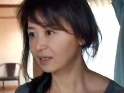 『…インポのくせにっ！』《ヘンリー塚本》現亭主より前科者の息子とハメて喘ぐ熟女母！声を押し殺しイク母子相姦人妻ドラマ！