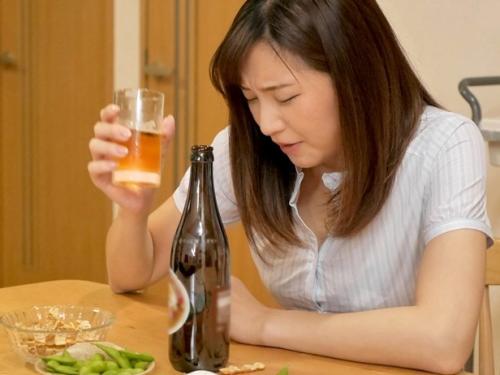 【人妻逆レイプ】未亡人になった巨乳美人なボクのお義母さん！！酔った勢いでキスされ、そのまま喰われてしまい禁断の中出し！！