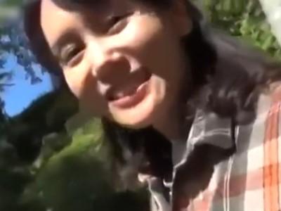 ※本物人妻《素人個人撮影》素朴ながら圧倒的美乳の持ち主！普通の熟女奥様がセフレとの不倫旅行で記録したハメ撮りビデオ！
