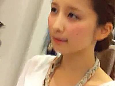 【素人個人流出】モデル体型★美人なアパレルショップ店員さんの巨乳胸チラ、太ももを隠し撮りした痴漢盗撮映像