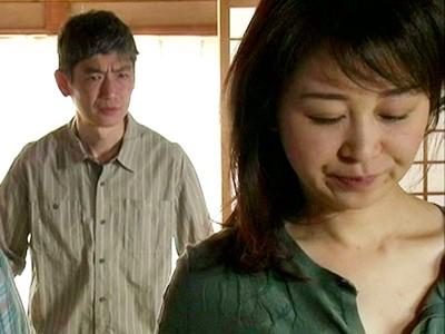 《ヘンリー塚本》前の亭主の息子と寝る人妻母！近親相姦を目の当たりにされた熟女おばさんの淫乱SEXドラマ！