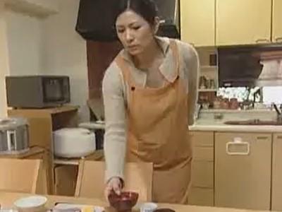 《ヘンリー塚本》お隣の老人にワキ毛を舐めさせ不倫する人妻！年老いた大家さんで性欲を発散させる淫乱巨乳熟女妻！！