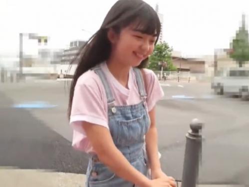 【個人撮影】清楚な黒髪美少女とホテルでハメ撮り！貧乳ちっぱいなアイドル級ロリ少女がカメラマンに無許可中出しされる