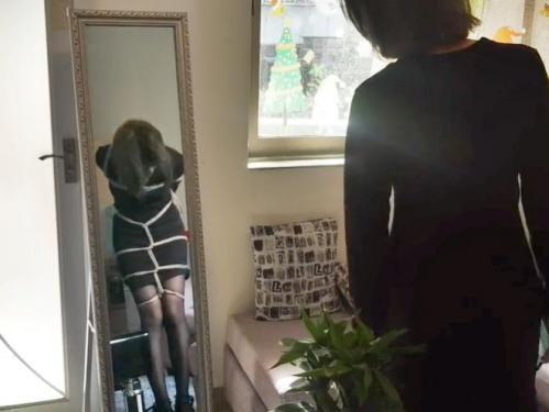 【恐怖】帰宅した美女。鏡の中の自分がなぜか縄で拘束されもがいている姿が映る