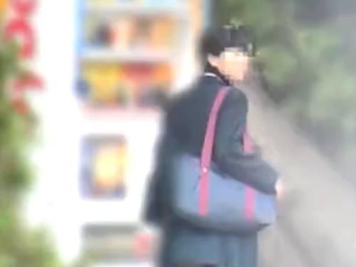 【オナニー盗撮】人気のない場所を探し自慰行為にふける素人制服JKを隠し撮り！ビショ濡れマ〇コを露出して野外でオナる淫乱娘