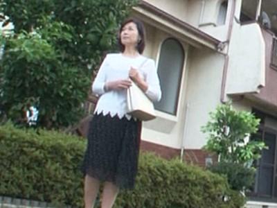 【五十路×初撮り】気品漂う56歳！旦那の調教でスケベに成熟した美熟女人妻が夫公認の中出しSEXで鮮烈AVデビュー！