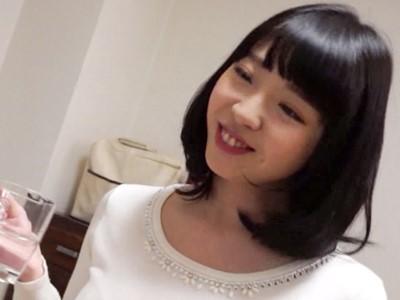 《人妻熟女×筆おろし》ふんわり可愛い近所のおばさんがショタ男に勃起薬を飲ませ童貞喰いを画策する！巨乳団地妻中出し！