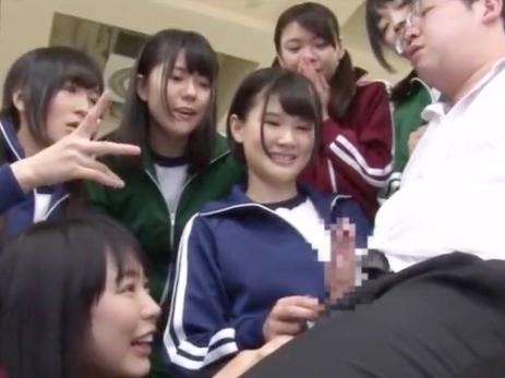 【ジャージJK】男子のアソコに興味がある思春期の女子校生たち！定規でチ〇コの長さを測ったり手コキして遊ぶ痴女集団