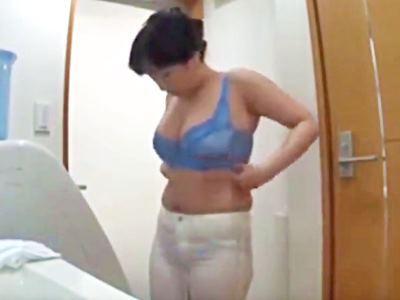 『おっぱい触りたいの？』巨乳むっちりの熟女家庭教師♥勉強に集中できずボインを揉まれた流れでセックスしてしまう！【爆乳】