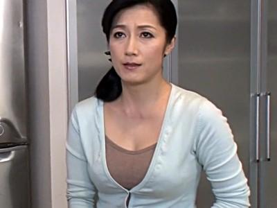 【七海ひさ代】『でもイキたいんでしょ？』淫語で息子をシコる美魔女ママ！母のエロさに耐えられず絶頂！【人妻熟女/近親相姦】