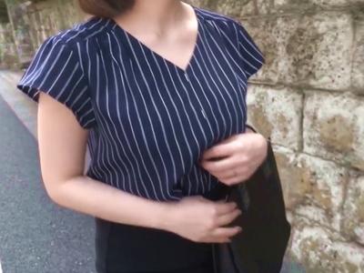 【家庭訪問】おちんちんをフェラしに来る熟女先生！親のいない隙に思春期少年に迫りベロチュー・口内射精・ごっくん敢行！！