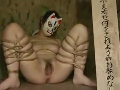 閲覧注意×ヘンリー塚本 時代錯誤の風習！不倫の罪を侵した熟女人妻を制裁レイプ！緊縛した爆乳メス狐を輪姦中出しの刑で晒す！