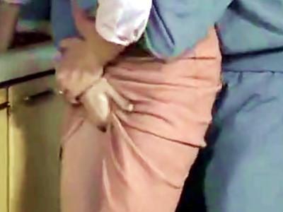 《熟女ドラマ》学校にも行かずお母さんとSEXしたがる息子に身体を差し出した母！チ〇ポを受け入れる様子を夫に目撃される！