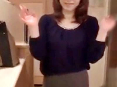 《素人個人撮影》セフレ人妻/子作りハメ撮り！赤ちゃんを孕みます…と誰かに電話しながら不倫相手の中出しを受け入れる熟女映像！