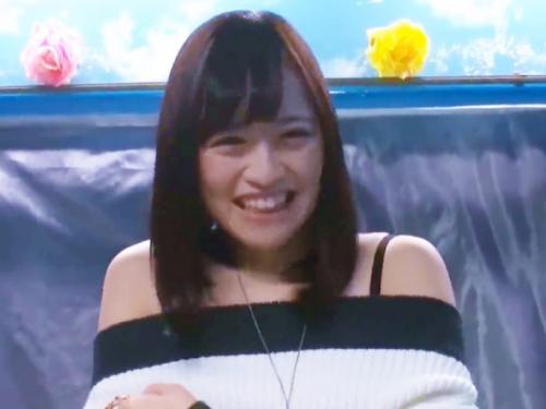激カワ巨乳な素人美少女！！現金を次々と受け渡され、されるがまま潮吹き！彼氏以外に身体を許してしまう寝取られセックス！！