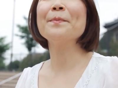 《素人・五十路熟女》『オナニーしています♡』バツイチで自由に生きるエロババア！146cmの小柄な美乳BBAとセックス！