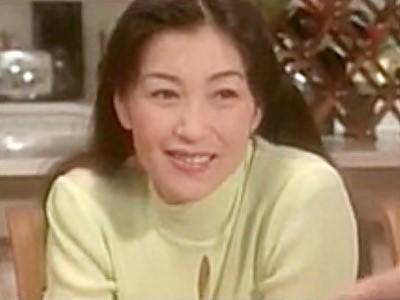 「お母さんの裸、見せてあげよっか？♡」美しい熟女母が息子の望みを知り、チ●ポを咥えマ〇コ挿入も許す近親相姦ドラマ！