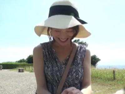 鎌倉の海辺で出会った笑顔が素敵な人妻、7年間のセックスレスで我慢できず43歳でAVデビュー【四十路熟女/美魔女】
