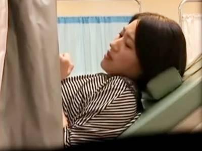 《人妻レイプ》産婦人科で分娩台に乗せられ肉棒をブチ込まれる色っぽい奥様【盗撮】