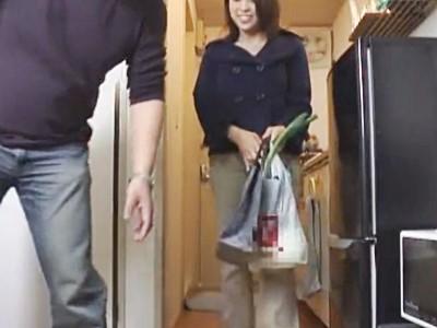 《盗撮》ナイスバディの素人妻！派遣の家政婦サービス呼んだら巨乳美魔女が来たのでセックスできるか試してみた！【熟女】