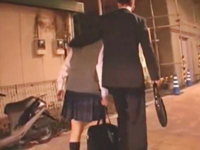 《JKお漏らし痴漢》占い師とグルになり催眠術をかけた女子校生を潮吹きさせた後、さらなる凶行に及ぶ鬼畜男！！