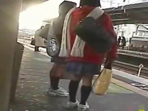 【個人流出】無防備に過ごす素人女子校生の日常をストーキングして美少女パンチラや懐かしのルーズソックスを盗撮