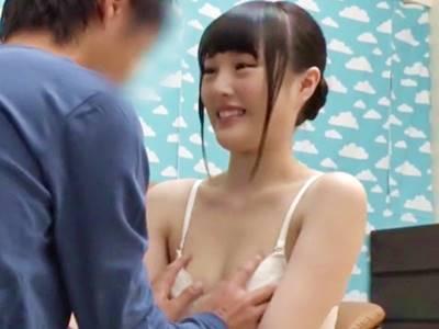 【OLナンパ】色白でキュートな可愛いお姉さんが童貞素人男性の素股指南中にヌルっと挿入でそのまま騎乗位SEX！！