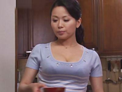 《佐藤みき》息子の友人達に犯され輪姦調教SEXに堕ちる巨乳お母さん！自宅に来た若者チ●ポで淫行に溺れる熟女おばさん【人妻】