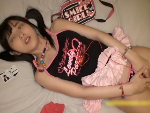【ロリ個人撮影】ドスケベな●学生少女がエッチなローターオナニー姿を撮られながら卑猥な妄想で淫語を連発！