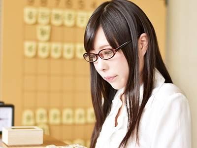 【女流棋士レイプ】知的で巨乳メガネなお姉さんを絶倫ジジイどもが輪姦凌辱中出し膣内射精！メス豚性奴隷調教！！白石りん