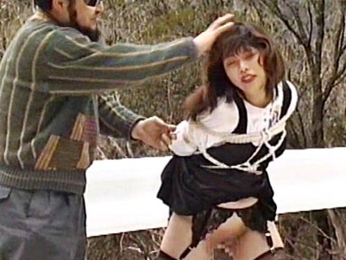 《人妻熟女×SM調教》野外でアナル浣腸される熟年奥さま！緊縛拘束状態で連れ出されムチ叩きされるハード凌辱調教プレイ！！