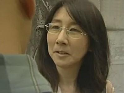 ヘンリー塚本『こんなおばさんでもいいの？』下半身が疼く熟女おばさん！女医なのにナンパ男についていきスケベSEX！！