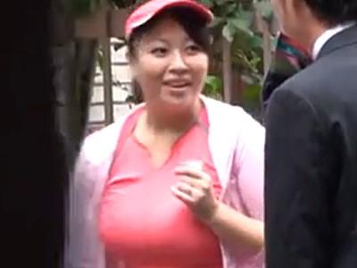 《爆乳熟女ナンパ》『僕を筆下ろししてくれませんか？』巨乳を揺らしてジョギング中のボインおばさんに頼み込んで初体験！！