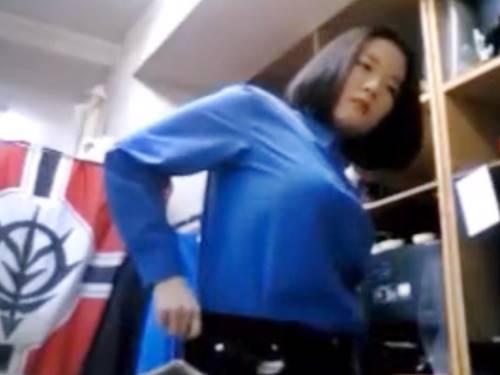 素人スポブラ熟女の着替え盗撮！ゲームショップの巨乳パートおばさんが同僚に隠し撮りされた映像が流出！！