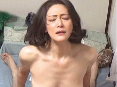 《五十路熟女/おばさんレンタル♡》スレンダーで巨乳！素人の50代美魔女を口説き落としてどこまでヤレるか盗撮！！