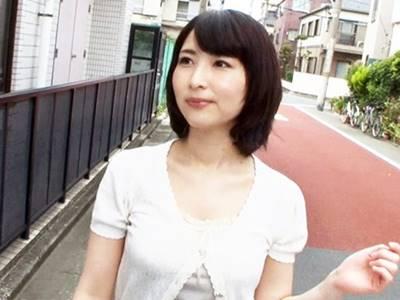他人のチンポに突かれるため、夫が勤務する病院に出向くセレブ人妻。亭主が絶望するほどスケベな巨乳寝取られ熟女