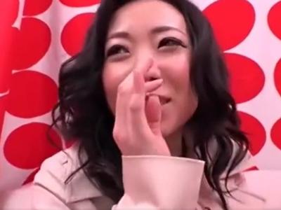《人妻ナンパ》『旦那にバレちゃう♡』オマ●コほじりでおしっこビチャビチャお漏らしの三十路熟女！中出しSEXに喘ぐ！！